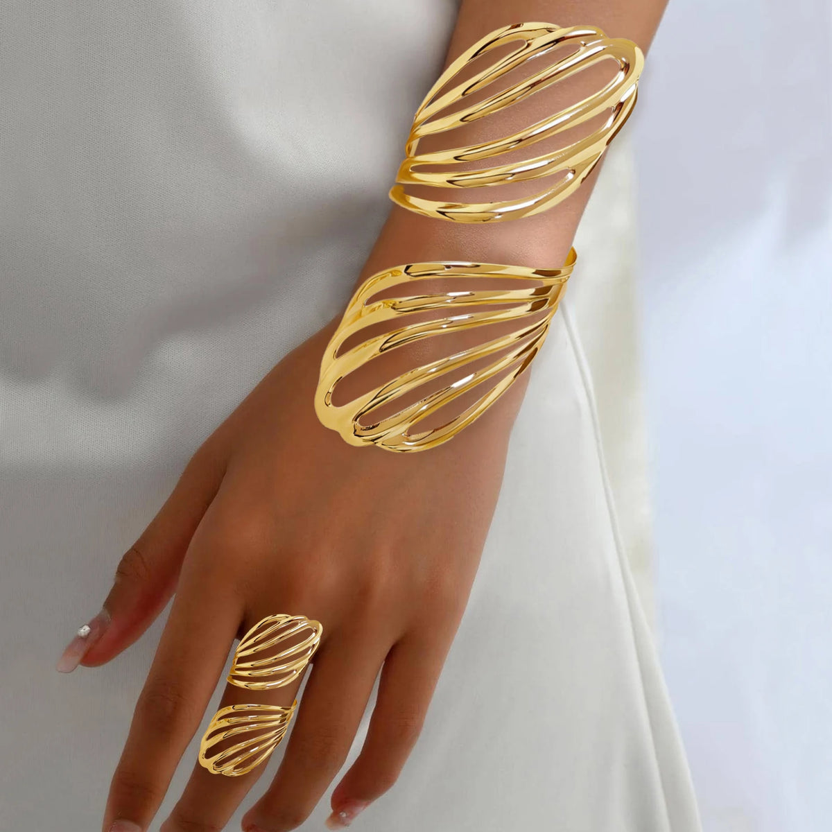 Gold Hollow-Out Wavy Shell Bracelet and Ring Set