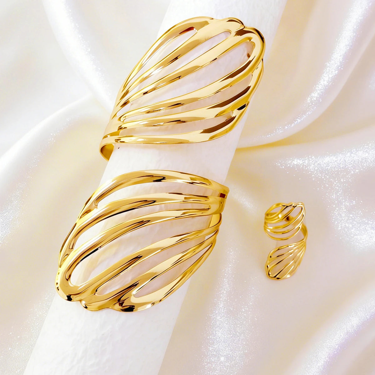 Gold Hollow-Out Wavy Shell Bracelet and Ring Set