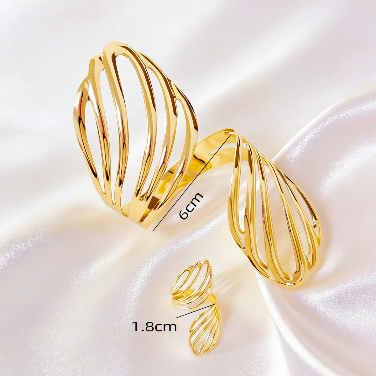 Gold Hollow-Out Wavy Shell Bracelet and Ring Set